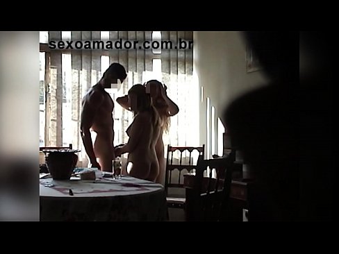 ❤️ Οι φίλοι του σεξ προσκαλούν έναν γιγαντιαίο άνδρα και ένα τρίο μαζί του ❤️❌ Πόρνο fb