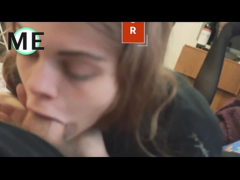 ❤️ Πούτσος στο λαιμό της, σκισμένο καλσόν και σκισμένα τακούνια ❤️❌ Πόρνο fb